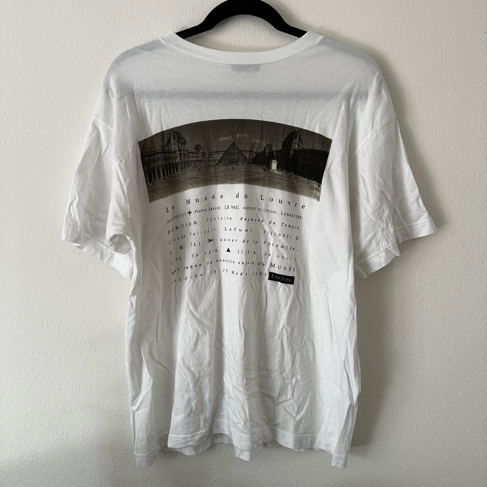 LOUVRE MUSEUM GRAPHIC TSHIRT